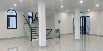 Cho thuê biệt thự căn góc đối diện trường vinschool săp khai giảng