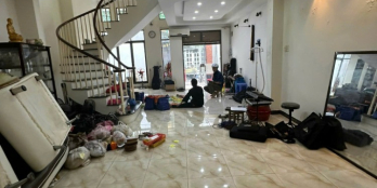 Top nhà vị trí trung tâm 5.6 x 17m 1 trệt 3 lầu Đề Thám Q1 TP.HCM