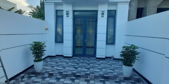 Nhà mới rẻ đẹp cạnh TT Bến Lức, LA. 100m2 1.3 tỷ. Nhà cấp 3 đã hoàn công