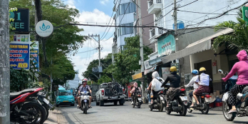 Bán nhà C4 ngang 9.35m mặt tiền Lê Lợi gần trường ĐH 300m2 tiện xây mới KD đa