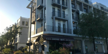 Bác em có 3 suất ngoại giao 2 liền kề và 1 biệt thự ngay phố Lạc Trung, giá rẻ