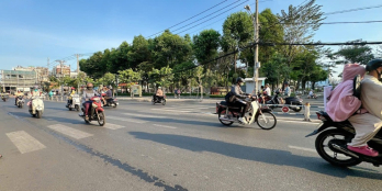 Bán nhà MTKD liên trục Quang Trung 90m2 ngang 5.4m 8L có T.máy tặng NT 10.8 tỷ