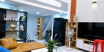 Nhà đẹp 30m2 (4,53 x 7,55), 3 tầng HC đủ, gần ra Vĩnh Khánh. 3,7 tỷ