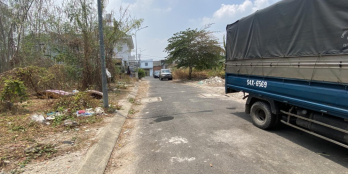 Nhà đẹp cách 1 căn ra mặt tiền lớn – vị trí đắc địa, thuận tiện di chuyển.