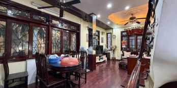 Cần bán gấp siêu phẩm phân lô Trần Quốc Hoàn 55m2, 5T, lô góc 3 mặt thoáng, ô tô