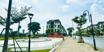 Đi định cư nên cần sang nhượng lại lô đất thổ cu SHR cách Vinhomes Long An 200m