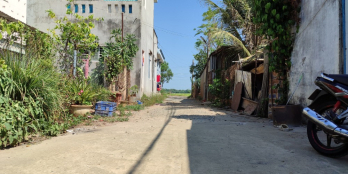 Cần bán lô đất ngay chợ Long Điền