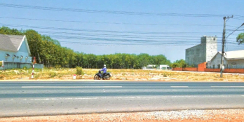 CẦN TIỀN BÁN GẤP 1002M2 ĐẤT NGAY KCN ĐANG HOẠT ĐỘNG ĐÔNG CÔNG NHÂN. GIÁ 180TR