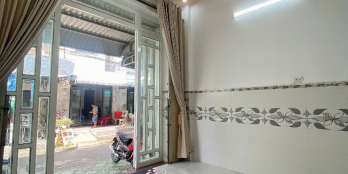 Bán nhà 2 lầu mới đẹp lộ giới 10m sổ hồng hoàn công tặng full nội thất