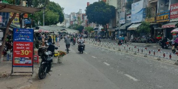 16.2 tỷ mặt tiền hẻm giữa chợ Nguyễn Sơn kinh doanh đa ngành nghề tiệm vàng..