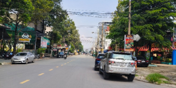 Bán gấp căn nhà mặt tiền B5 KDC Phú Thịnh