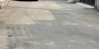 Nhà nát, giá hời, vị trí không chê vào đâu đựợc ngay Trung tâm.