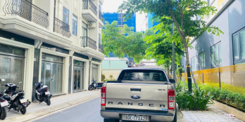 Bán nhà phố Bcons City, xd 4 tầng, mặt tiền đg Thống Nhất, Dĩ An, sổ hồng riêng