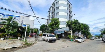 Bán đất đường Trường Thhi 4, ngay cổng sân bay, trung tâm Tp Đà Nẵng.