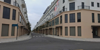 BÁN NHÀ PHỐ 5 TẦNG VỊ TRÍ ĐẮC ĐỊA, ĐỐI DIỆN 16 TÒA CHUNG CƯ VÀ NHÀ Ở XÃ HỘI VIN