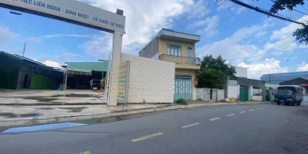 Đất mặt tiền đường lớn góc ngã 4 sầm uất bật nhất khu vực.