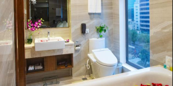 KHÁCH SẠN 3 SAO -80 PHÒNG- 1 HỒ BƠI- NGANG 15M- CÓ HĐ: 55K/TH- BÁN: 400 TỶ