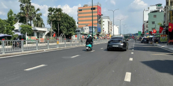 Bán đất tặng nhà C4 ngang 10m 240m2 hẻm 496 Dương Quảng Hàm tiện xây mới 21.5 tỷ