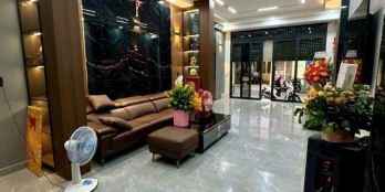 Hxh 8m Lạc Long Quân, 45m2, 3 tầng mới đẹp full nội thất, chỉ 8.95 tỷ, đẳng cấp