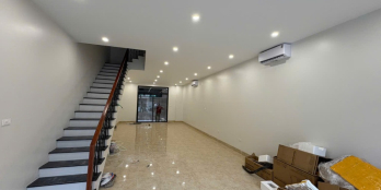 Cho thuê nhà hoàn thiện 2 tầng mặt tiền đường chính