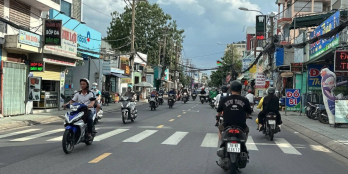 Bán MTKD Trần Bình Trọng BT ngang 13m 800m2 52 PN gần chợ HHT chỉ 103 tỷ