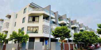 Bán căn góc 300m2, 4 tầng, trung tâm Buôn Mê Thuột