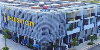 𝐆𝐈𝐎̉ 𝐇𝐀̀𝐍𝐆 𝐂𝐇𝐔𝐘𝐄̂̉𝐍 𝐍𝐇𝐔̛𝐎̛̣𝐍𝐆 𝐓𝐇𝐄 𝐋𝐈𝐆𝐇𝐓 𝐂𝐈𝐓𝐘