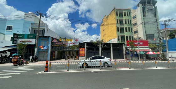 BÁN GẤP NHÀ SỐ 3 - 5 LÝ CHIÊU HOÀNG Q6, DT 975M2 GIÁ TỐT LH 0906979786