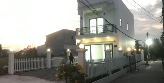 MUA NHÀ ĐẸP TẶNG XE SANG 
Anh quý chuẩn bị đi nước ngoài với vợ, cần bán gấp 