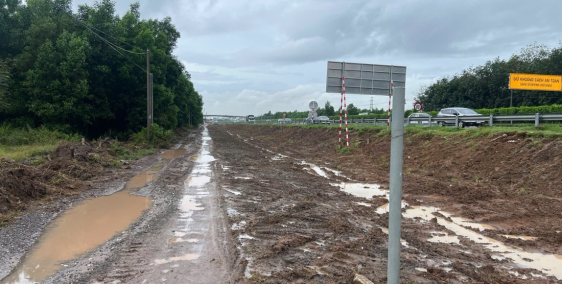 46.923,5m2 LONG AN, ĐẤT MẶT TIỀN SÂN BAY LONG THÀNH, 2.3 tr/m2 đất full Hồng