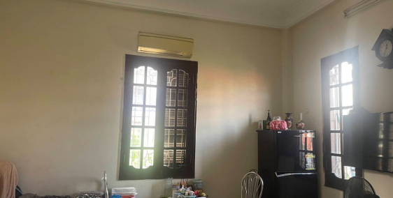 Nhà mặt phố  vừa ở vừa kinh doanh hoặc cho thuê.  