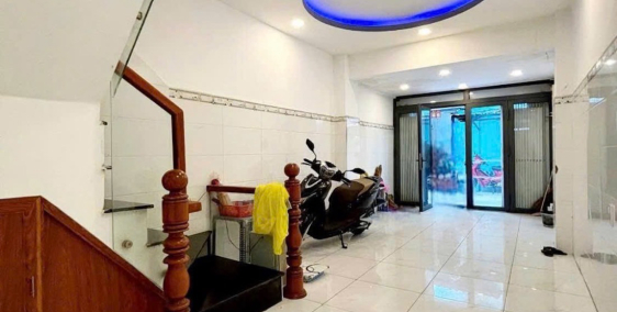 Chủ ngộp bán gấp nhà hẻm 1/ 2Tỷ8 đường Lý Thái Tổ Quận 10