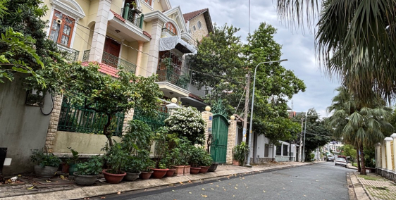 Bán Gấp Biệt Thự Sân Vườn Khu VIP Tân Phong - Q7 - VIEW Sông - Sát Công Viên 