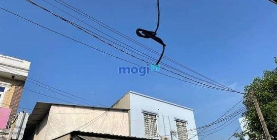 Bán nhà riêng: Bán gấp nhà 130m2, mặt tiền đường Lê Văn Thịnh nối dài, Quận 2 gi