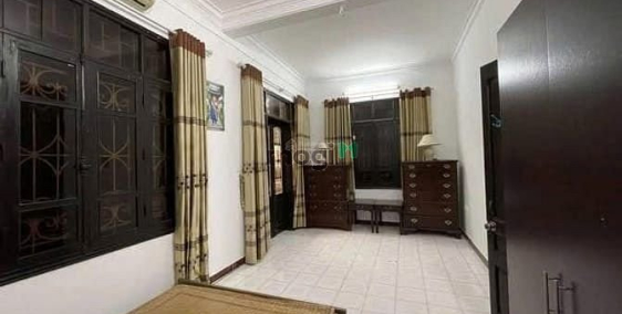 Nhà riêng: Cho thuê nhà ngõ 61 hoàng cầu 45m x5T ô tô tránh