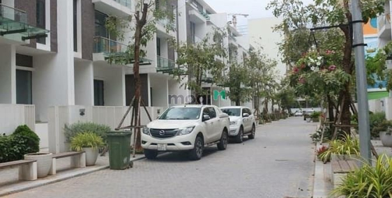 Biệt thự: Cho thuê Biệt Thự 201 Nguyễn Tuân,dt 100m x4 tầng nổi + 1 hầm, mt 6m