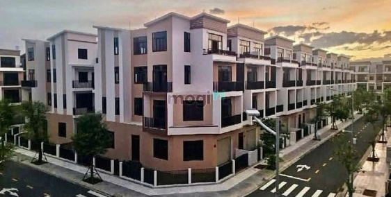 Bán biệt thự: Cần bán căn nhà phố kiểu xẻ khe ngay dự án t&t của thái sơn, long 