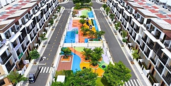 Bán nhà riêng: Gia đình bán Gấp nhà phố, xây 4 tầng ngay trường FPT Long Hậu