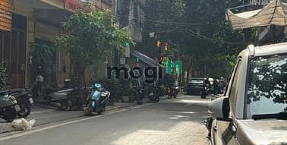Nhà phố: Cho thuê nhà phân lô ngõ 102 Khuất Duy Tiến. 55m2, 4 tầng, 22tr/th
