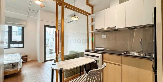 Nhà hàng - Khách sạn: 1PN ban công Trần Hưng Đạo ngay Bộ Công An, P Nguyễn Cư Tr