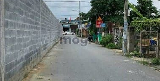 Bán nhà riêng: GẤP GIẢM MẠNH 200 TR  Đ.MT đường 10m. 2 căn cấp 4 cho thuê. 15