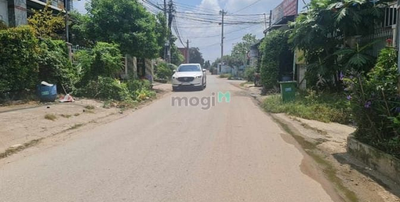 Bán nhà riêng: DĨ An , 921m2 , ngang 18 , Xưởng + 15 phòng cho thuê , Dòng Tiền 