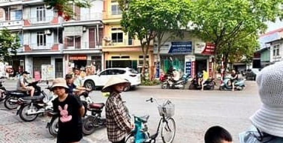 Bán nhà riêng: Mặt phố kinh doanh nhà 5 tầng vỉa hè đường 17m khuôn tiền hiếm 12