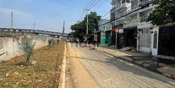 Bán nhà riêng: MTKD view sông Q8 ngang 20m dt 1560m2 tiện xây mới giá đầu tư 71 