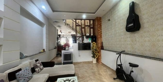 Bán nhà riêng: Mặt tiền kinh doanh cực tốt, gần chợ Hiệp Bình ,3 tầng 4,3x31; 16