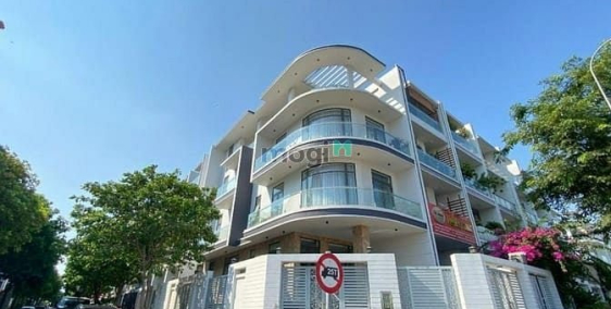 Bán nhà riêng: Khu dân cư đẳng cấp quốc gia, 5 tầng, nội thất châu Âu 8x21 chỉ 2