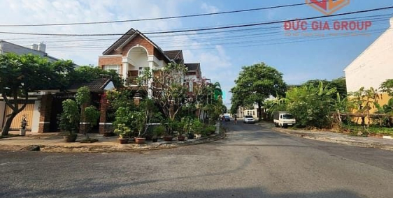 Bán biệt thự: Bán nhà  góc 2 mặt tiền khu dân cư Tân Phong sổ hồng 195m2 giá 11.