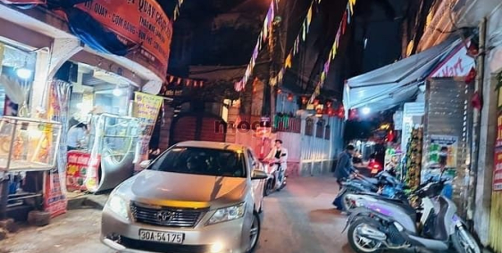 Bán biệt thự: Phố Cầu GIấy – Cầu Giấy – Ô Tô – 141 M2 – 3 Tầng – MT 8.4 M – 38.3