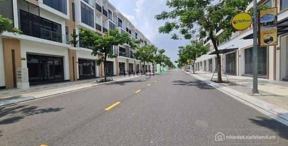 Bán nhà phố dự án: Bán giá tốt nguyên căn Nhà phố Long Hậu 90m2, ngay trường liê