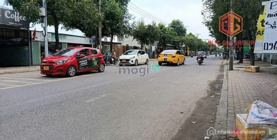 Bán nhà phố dự án: Bán nhà mặt tiền đường Bùi Hữu Nghĩa gần cầu Bửu Hòa; 150m2 g